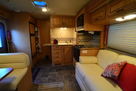 Luxury American RV with Hot Tub House in Horsham District