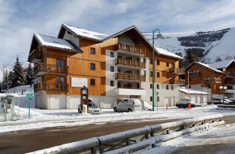 Vacancéole - Au Coeur des Ours Apartment hotel in Les Deux Alpes