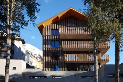 Property building, Facade/entrance, Balcony/Terrace, Mountain view