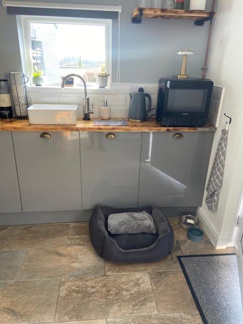 Adorable bedsit for you, partner and your pet! House in Amroth