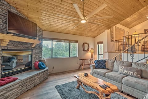 Pine Vacation Home with Private Hot Tub and Views Haus in Strawberry