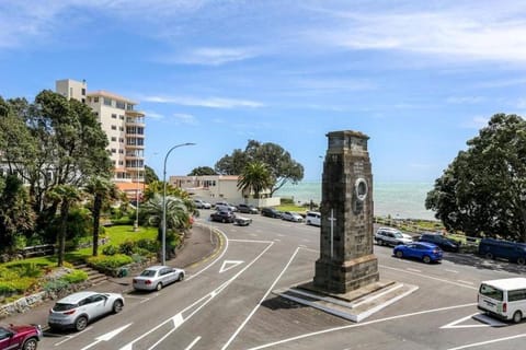 City view, Street view, Location