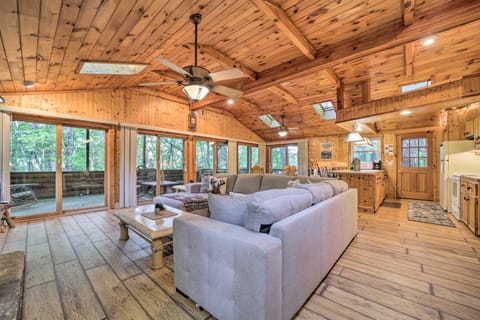 Cozy Lake Toxaway Escape with Deck, Fire Pit and Grill House in Gloucester