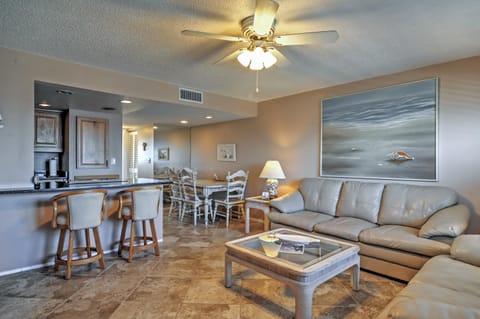 Beachfront St Petersburg Condo with Community Pool! Apartment in Sunset Beach