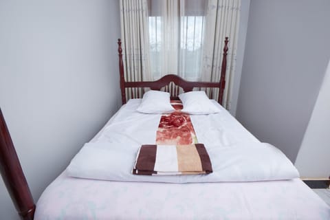 Yobo's Complex Guest House Bed and Breakfast in Kampala