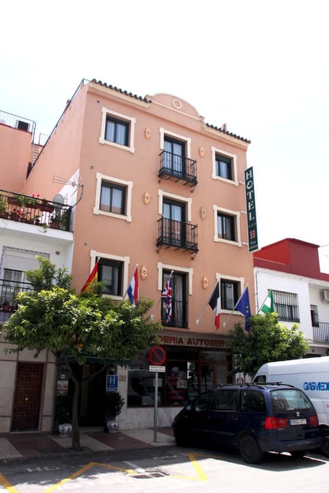 Facade/entrance