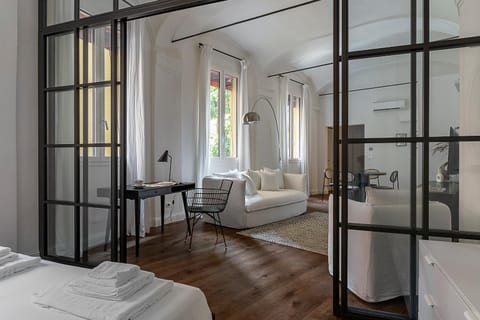 Bed, Living room, Photo of the whole room, Seating area, Bedroom, hair dresser, towels