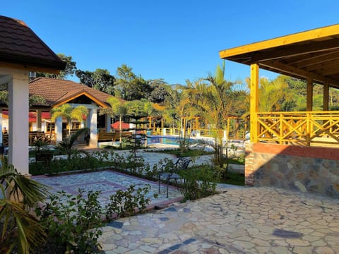 Villa Yisbel By Hospedify - Villa con Piscina, jacuzzi, mesa de billas, y cancha de Basketball House in Jarabacoa
