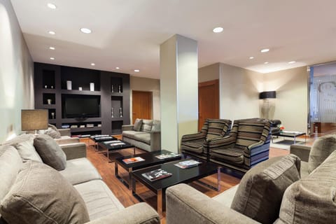 Communal lounge/ TV room, TV and multimedia, Lobby or reception, Seating area