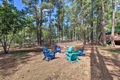 Cozy Pinetop Cabin Walk to Shops and Dining! House in Pinetop-Lakeside