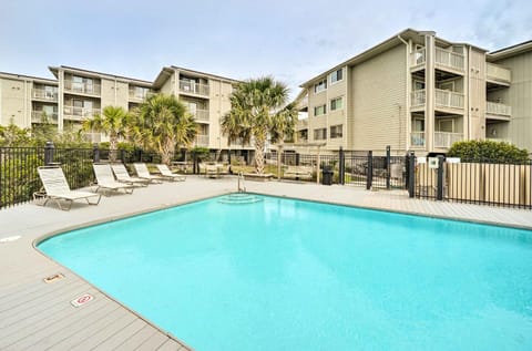 Coastal Condo with Pool Access - Steps to Beach Apartment in Carolina Beach