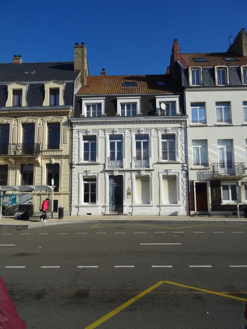 Property building, Neighbourhood