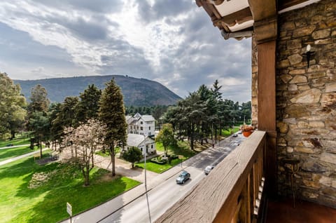 Balcony/Terrace, Mountain view, Street view