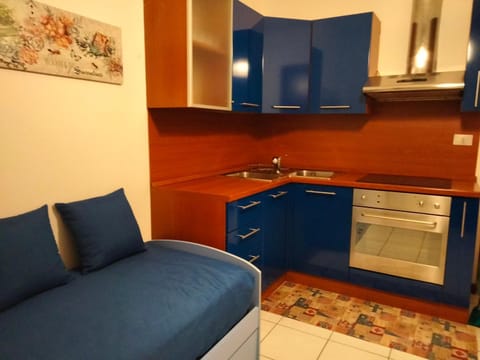 Kitchen or kitchenette, pet friendly, stove