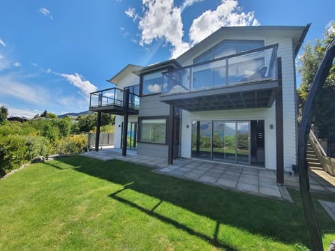 Private Retreat - Stunning Lake & Mountain Views Maison in Queenstown