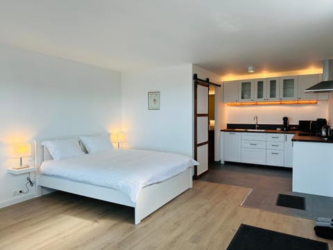 Bed, Kitchen or kitchenette, minibar