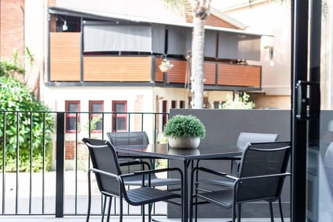 Jewel on Jubilee - New 1 Bed Apt with Parking Condominio in Port Adelaide