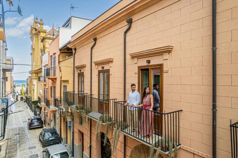 City view, Quiet street view