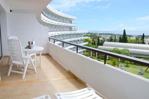 Balcony/Terrace, Area and facilities