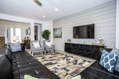 2606YA Luxurious En-Suite Single Home Pool House in Kissimmee
