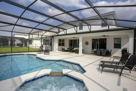 2606YA Luxurious En-Suite Single Home Pool House in Kissimmee