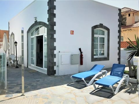 LOVELY VILLA - Pool front, private roof terrace, WIFI Fiber optic House in Corralejo