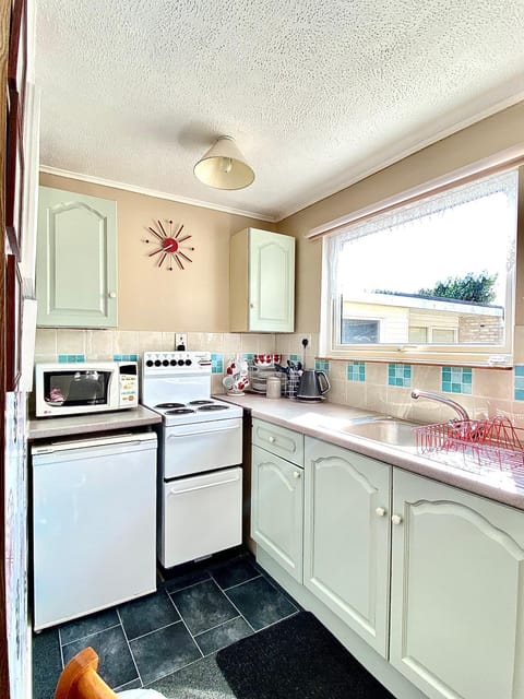 Kitchen or kitchenette, minibar, pet friendly, stove