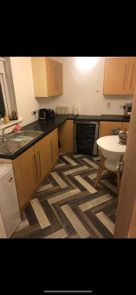 Lovely ground floor apartment with easy parking. Condo in Belfast