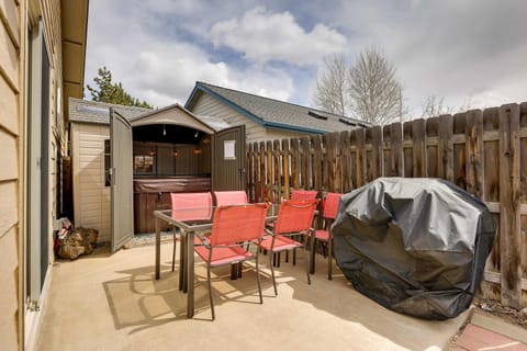 Pet-Friendly Bend Home with Hot Tub and Patio! House in Bend