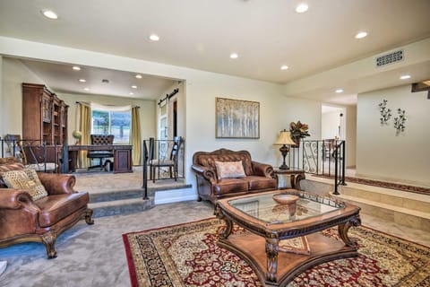 Chic and Spacious Torrance Gem Close to Beaches Casa in Harbor City
