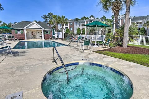 Myrtle Beach Condo on Fairways and Pool Access! Apartment in Carolina Forest