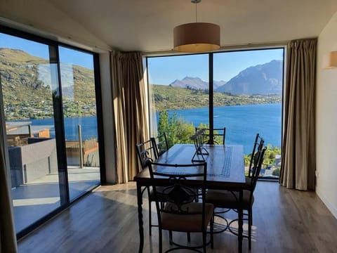 Balcony/Terrace, Seating area, Dining area, Lake view, Mountain view