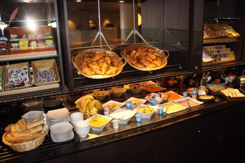 Restaurant/places to eat, Food, Buffet breakfast