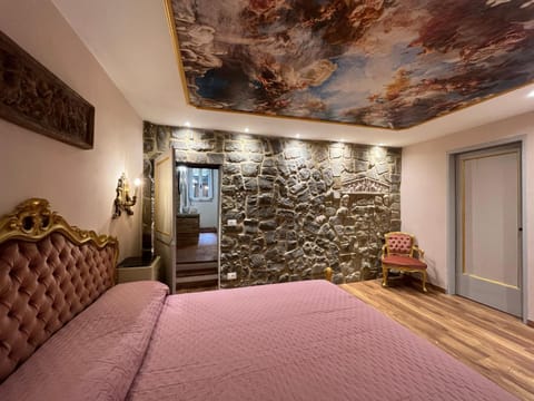 Bed, Photo of the whole room, Seating area, Bedroom