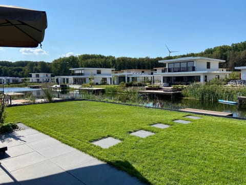 Modern villa in Harderwold with garden Villa in Biddinghuizen