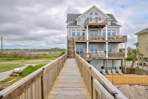 The Lazy Beagle House in North Topsail Beach
