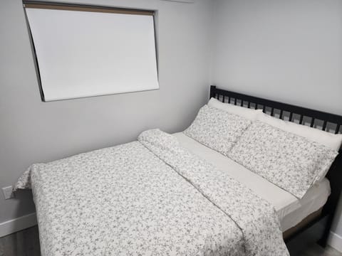 New 2 bedroom suite near surrey centre Vacation rental in Surrey
