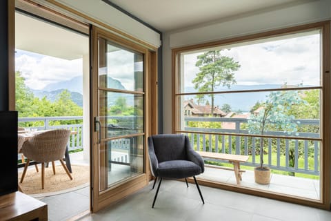 View (from property/room), Balcony/Terrace, Living room, Mountain view