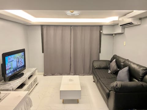 IV’s Condo w/ Netflix, Wifi & Karaoke Apartment hotel in Pasig