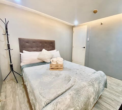 IV’s Condo w/ Netflix, Wifi & Karaoke Apartment hotel in Pasig