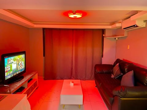 IV’s Condo w/ Netflix, Wifi & Karaoke Appart-hôtel in Pasig