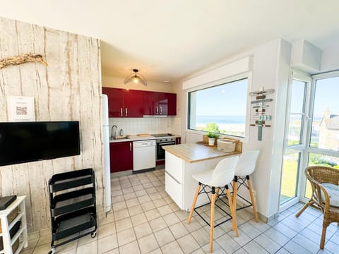 JACUZZI professionel Les pieds dans l'eau plage à 50 m House in Trévou-Tréguignec