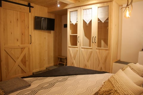 TV and multimedia, Bedroom, wardrobe