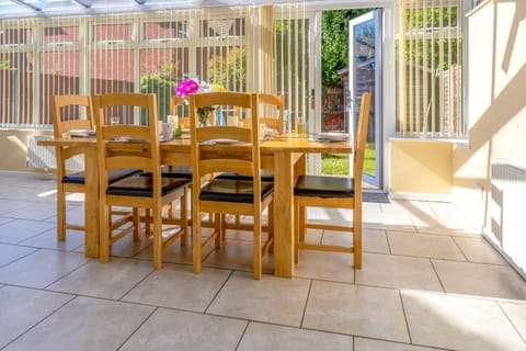 Fair View - Off Street Parking and Garden House in Shrewsbury