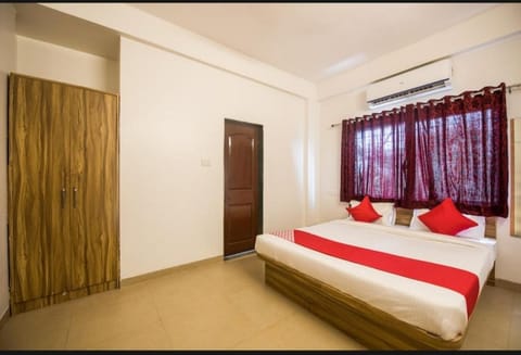 Primrose Guest House Hotel in Pune