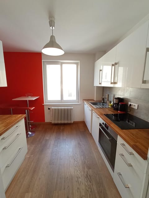 Kitchen or kitchenette, Dining area, stove