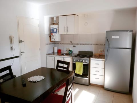 Kitchen or kitchenette, minibar, pet friendly, stove