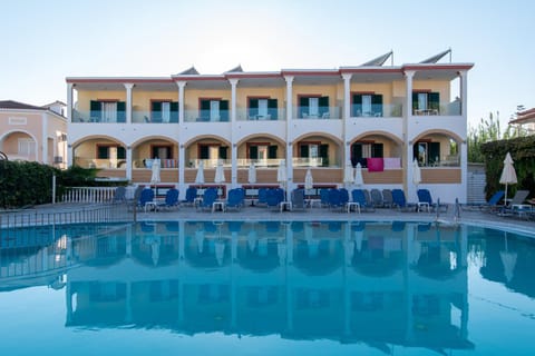 Pool view, Pool view