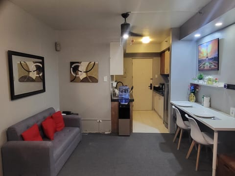 Centropolis The Comfort Hub Apartment in Muntinlupa