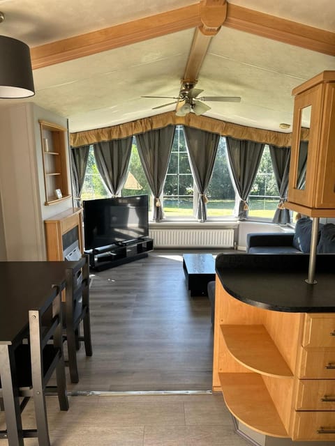 Modernised 3 Bedrooms Mobile Home Campground/ 
RV Resort in Sidcup